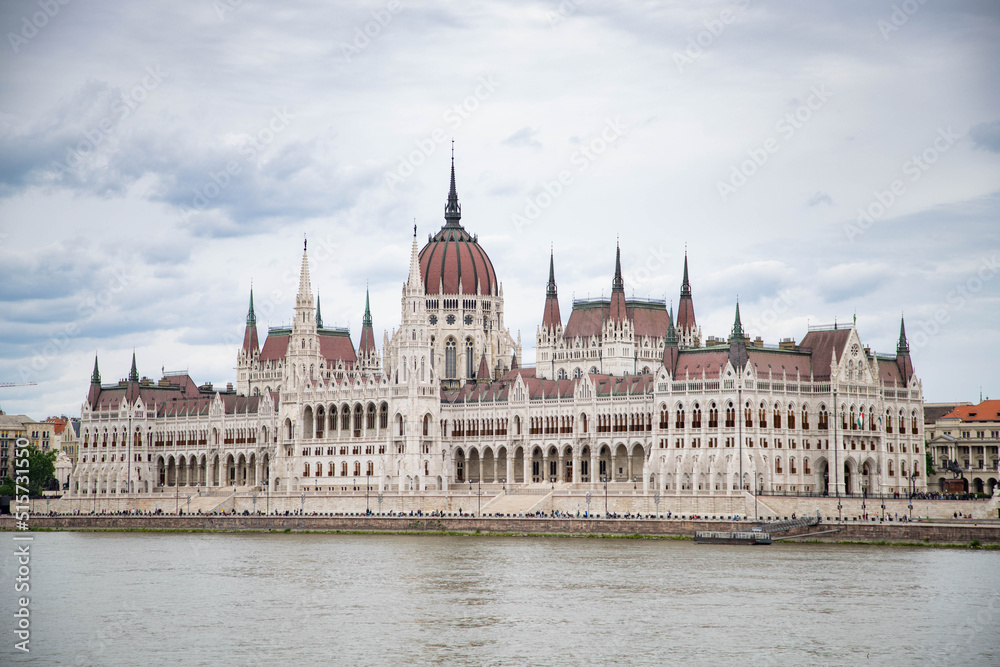 Fototapeta premium budapest city skyline at Hungalian Parliament and Danube River Budapest Hungary