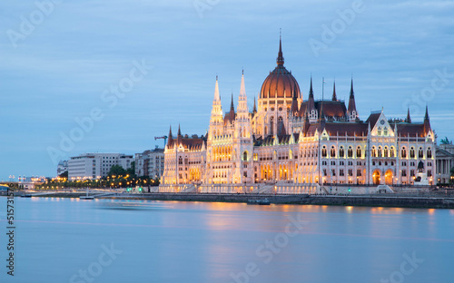 Fototapeta Naklejka Na Ścianę i Meble -  hungary  Budapest  twilight at Danube River with lit up Hungarian Parliament building