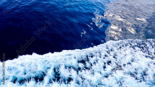 Wallpaper Mural 厳原から出港したフェリーきずなから見た海 Torontodigital.ca