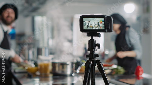 Foto Professional camera filming culinary class on online cooking show, using vlog content for gastronomy television program