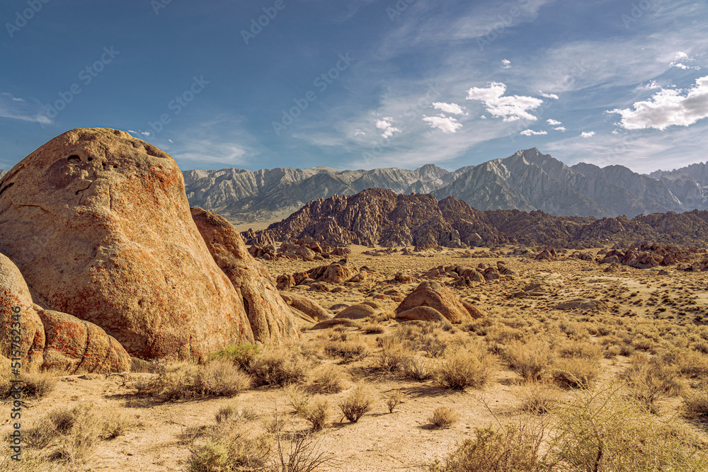 Naklejka premium Alabama Hills from Movie Road in the National Scenic Area
