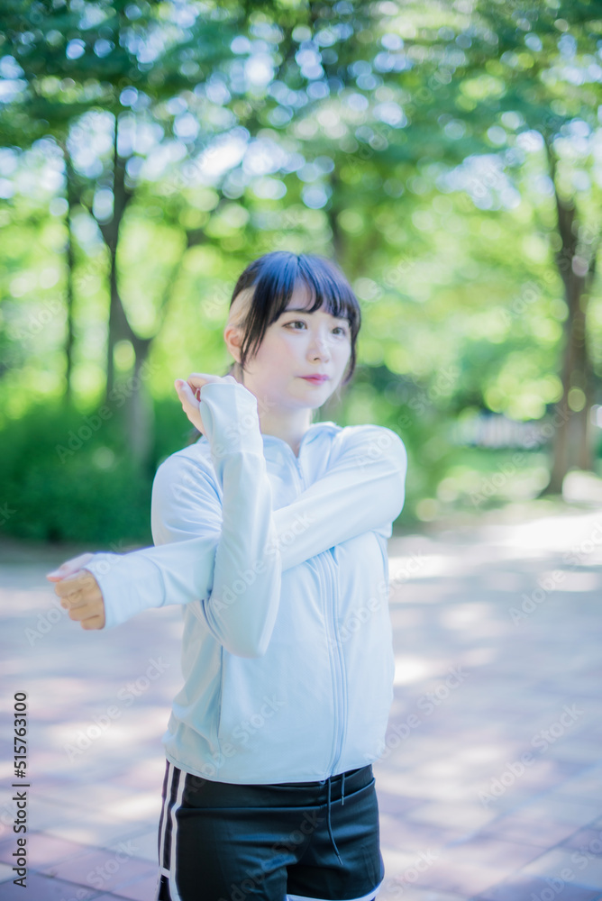 トレーニングをする女性 トレーニングをする女性