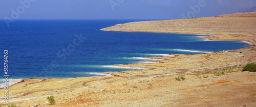 Fototapeta Naklejka Na Ścianę i Meble -  view of the Dead Sea with the desert sand reaching the coast