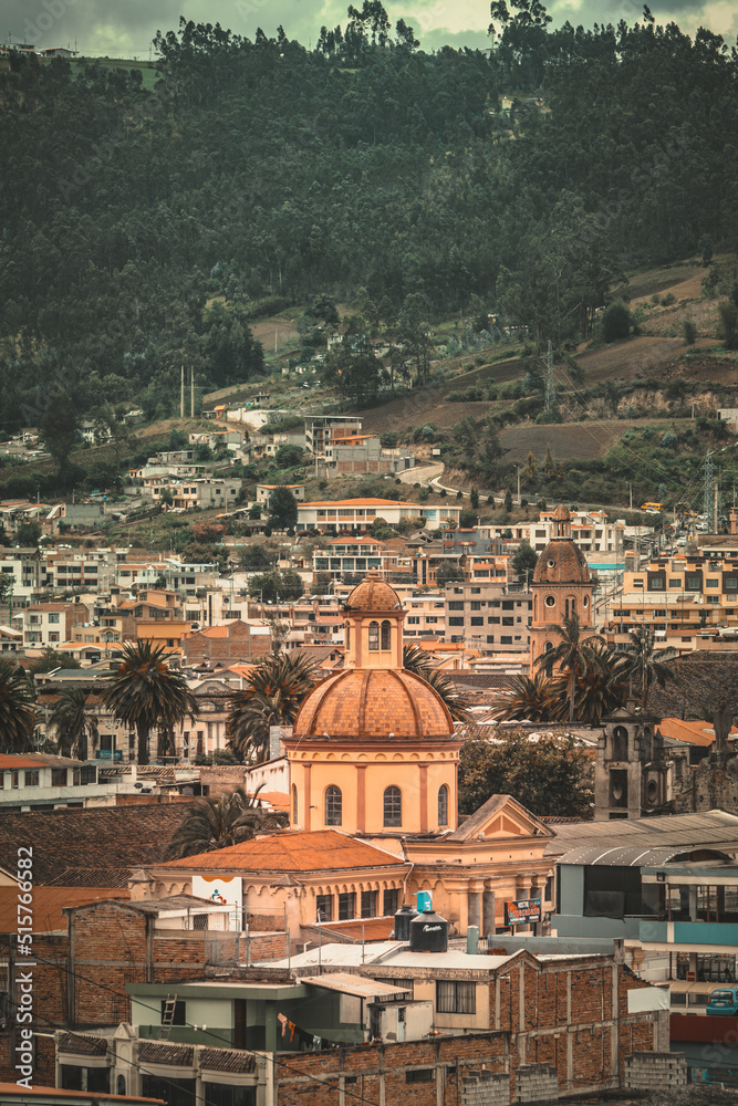 Vista superior de la iglesia central Otavalo-Ecuador.