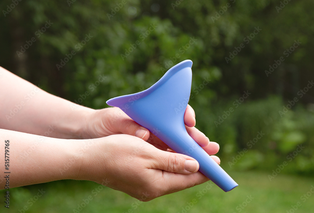 Fotka „Device for women, pee funnel, to use while camping outdoors