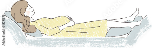 ソファーで寝る妊婦さん