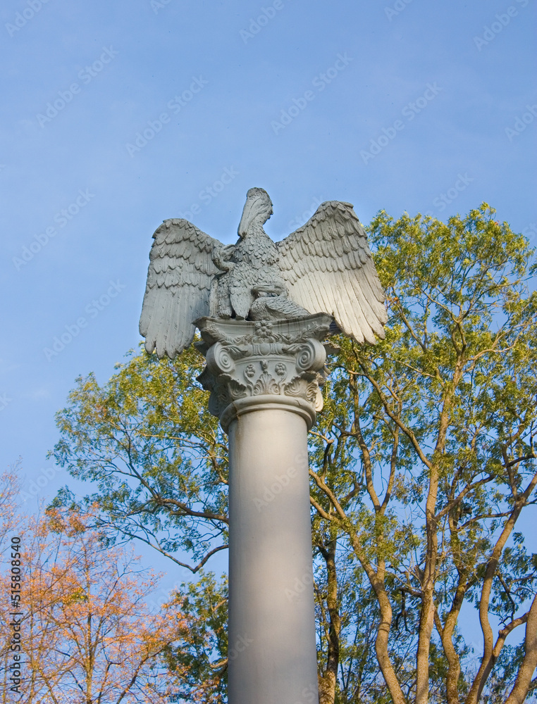 Column Pelican in Park of Alexandria in Belaya Tserkov, Ukraine - obrazy, fototapety, plakaty 