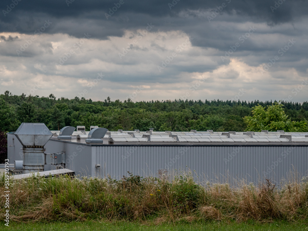 Fototapeta premium Industriegebiet am Ortsrand