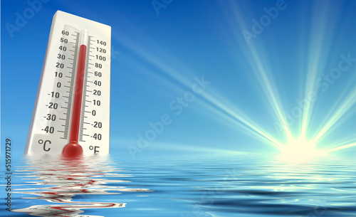 Hitzewelle im Sommer - Thermometer bei Sonnenschein im Wasser © bluedesign