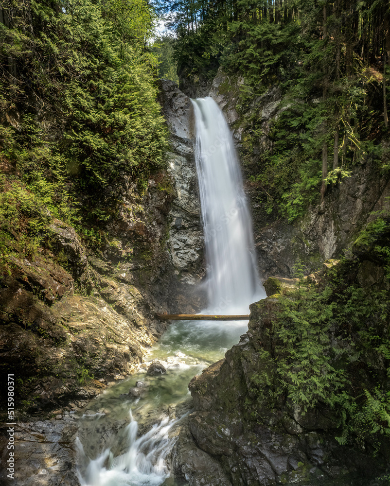 Obraz premium Cascade Falls in British Columbia Canada