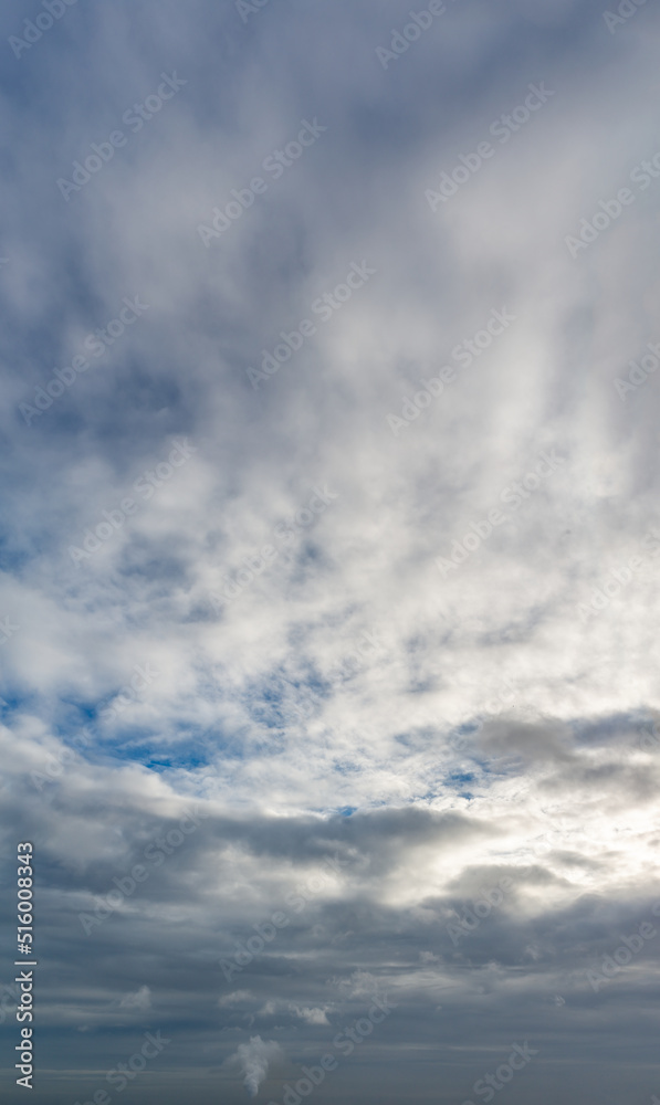 Obraz premium Fantastic clouds at sunrise, vertical panorama