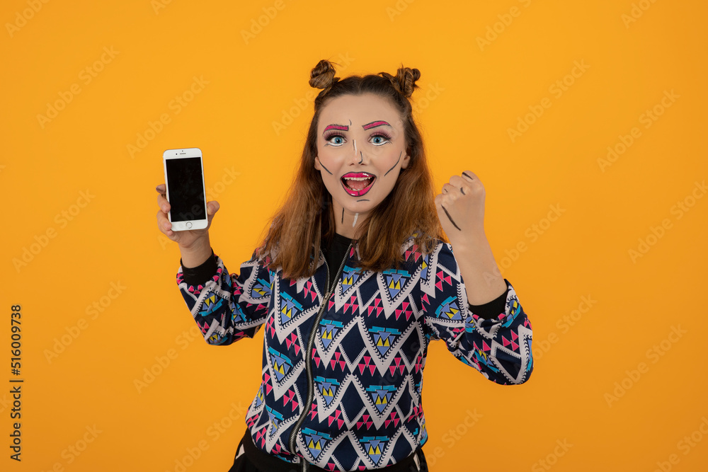 Naklejka premium Smiling girl wears creative makeup and holding phone