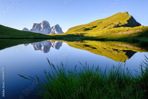 Obraz na plátne Monte Pelmo reflected on calm Lago delle Baste