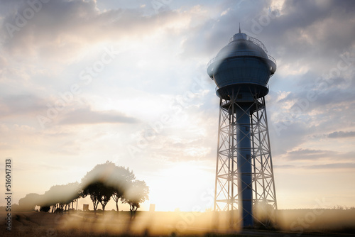 blauer Wasserturm in Ahlen Westfalen am Abend fotografiert photo