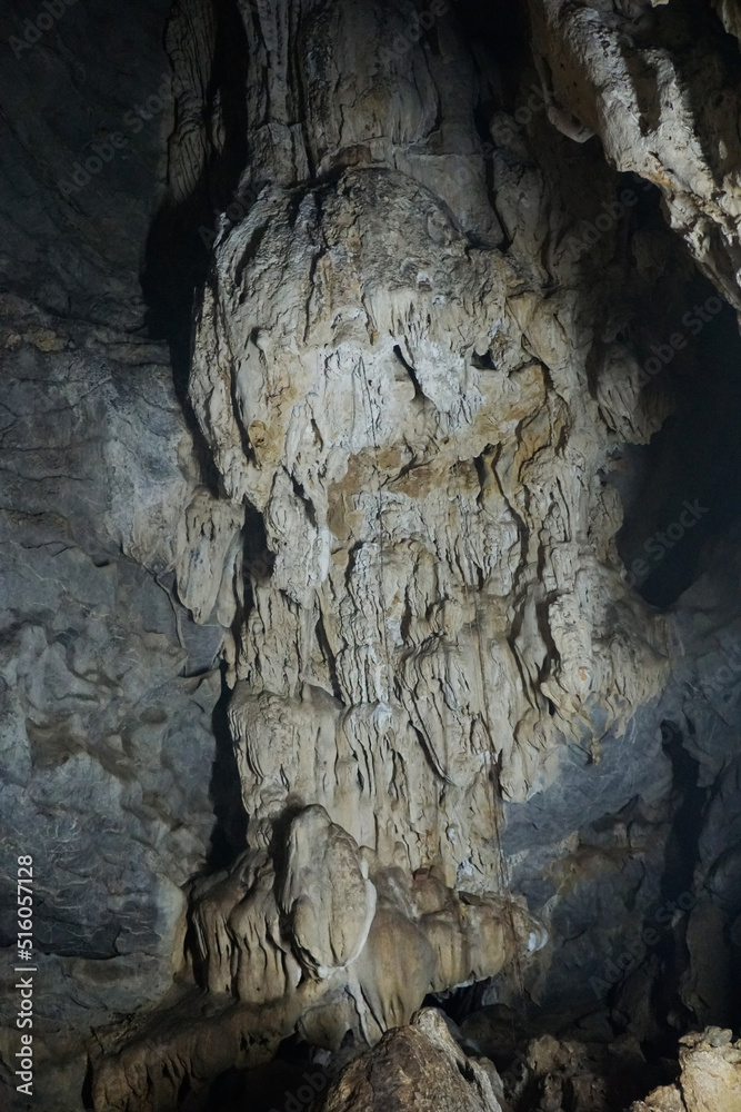 Beautiful stalactites are limestone sediments that form rods or stalactites from the cave ceiling formed by groundwater with dissolved limestone droplets. Beautiful stalactites are limestone sediments that form rods or stalactites from the cave ceiling formed by groundwater with dissolved limestone droplets.