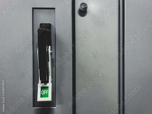 Obraz na plátně Interruptor industrial para suministrar electricidad a motores