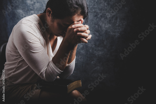 Obraz na płótnie Woman Pray for god blessing to wishing have a better life