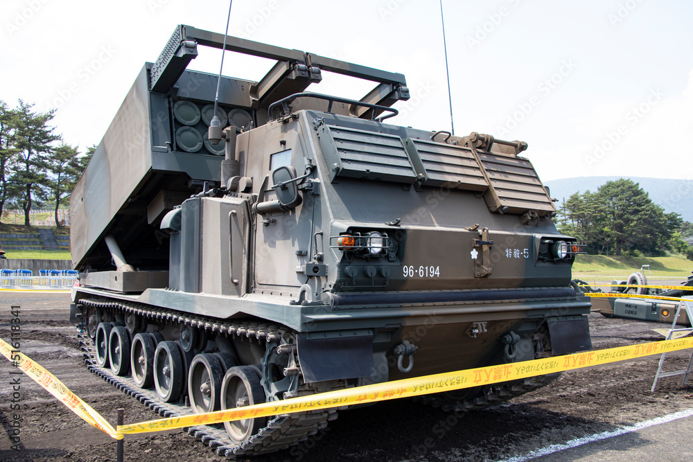 Obraz premium 地対地ロケット