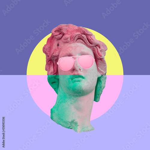 Fotografia Collage art of carved head ancient antique sculpture wearing pink painted glasse