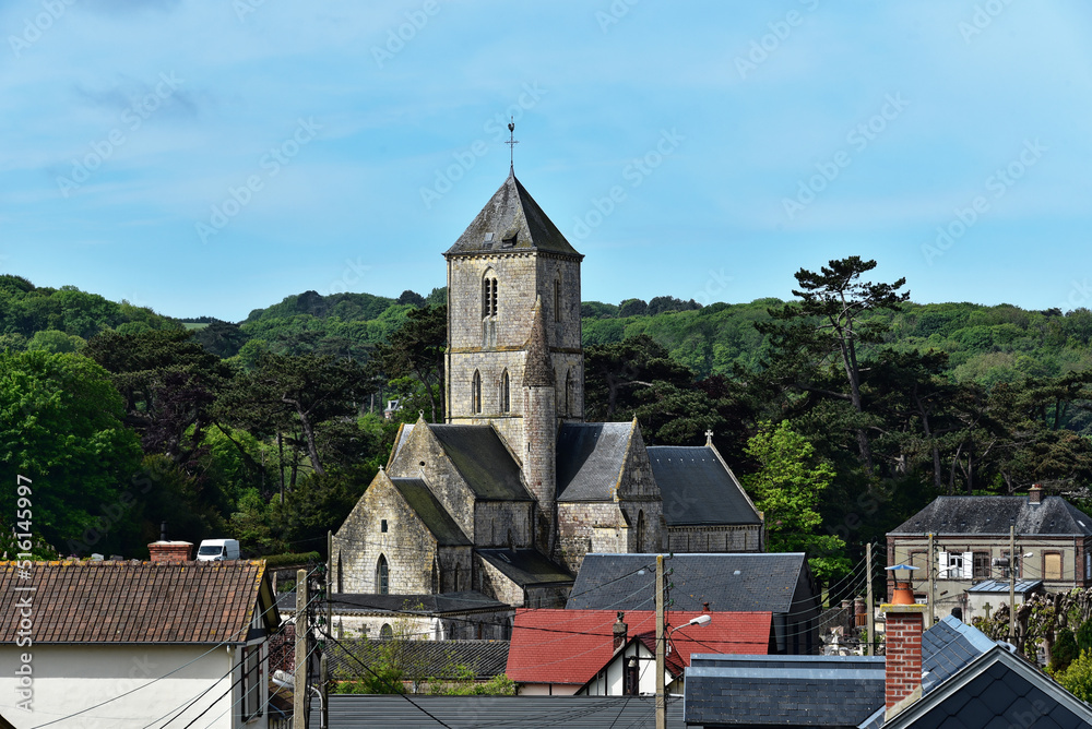 Fototapeta premium Frankreich- Normandie - Étretat - Eglise Notre-Dame d'Étretat