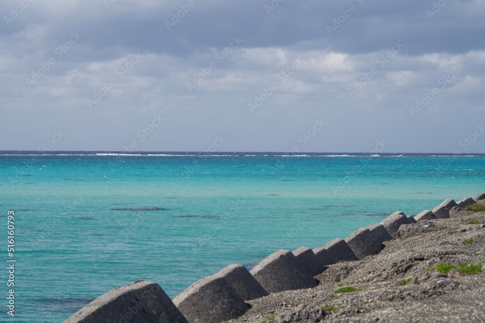 Fototapeta premium The beautiful sea of Irabu Island seen from the top of the artificial levee