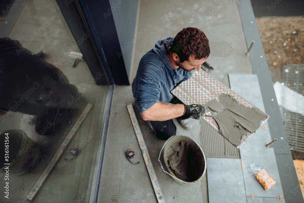 Φωτογραφία Home improvement, renovation works and worker details - construction worker tile