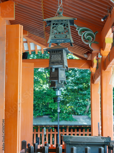 神社の吊り灯篭