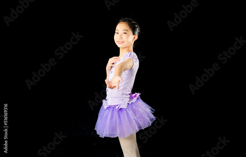 ダンス衣装を着た少女　バレエ　フィギュアスケート　新体操 photo