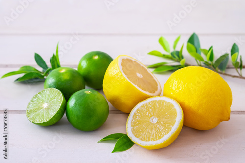 Obraz na płótnie Lemon and lime on white wooden table