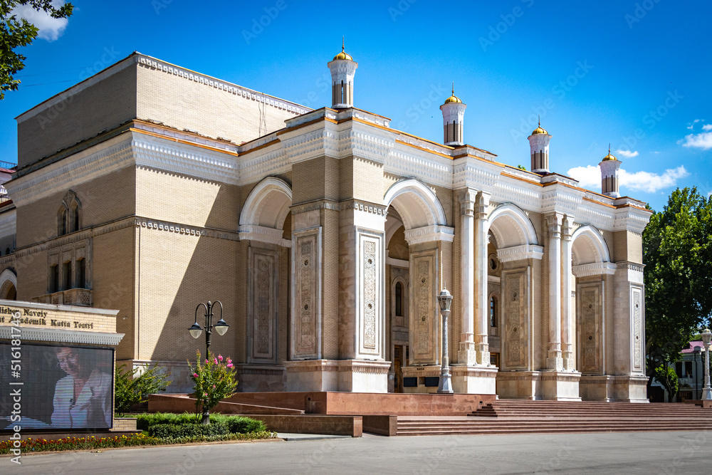 Obraz premium Alischer Nawoï Opera, Tashkent, Uzbekistan, Central Asia