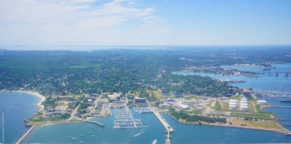 Obraz premium Landscape of Fore river and Portland Harbor and Downtown in Maine 