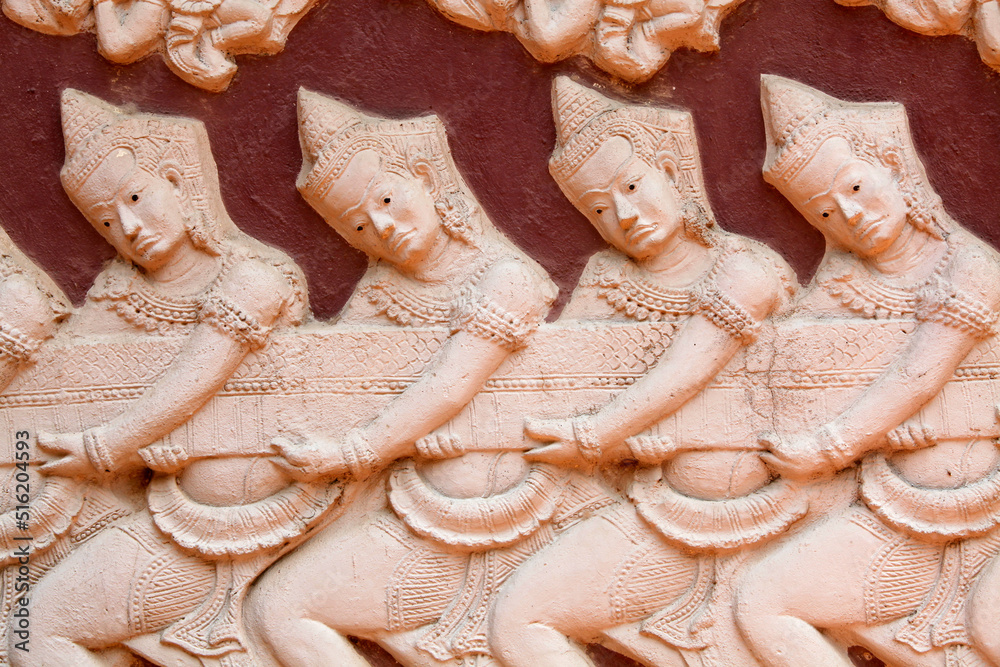 Wat Ounalom : detail of a sculpture depicting a scene from the Ramayana, the churning of the sea of milk