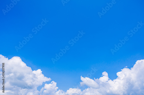 Fototapeta Naklejka Na Ścianę i Meble -  夏の青い空と雲