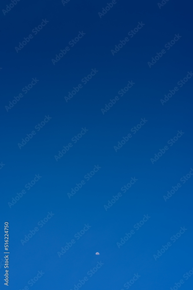 Obraz premium clear blue sky with half moon background