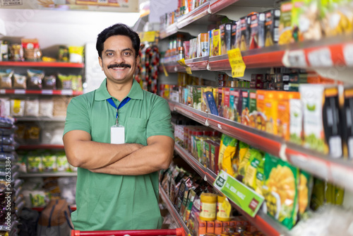 Canvas Print Salesman at grocery store products