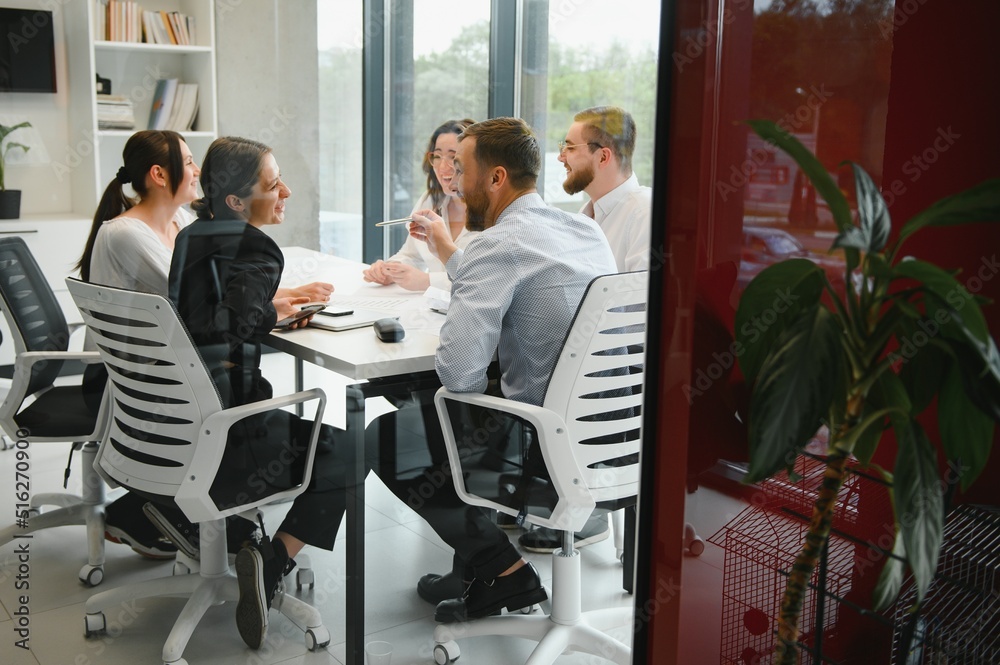 Obraz premium A group of business people partners during a set team meeting in the modern office. Teamwork concept