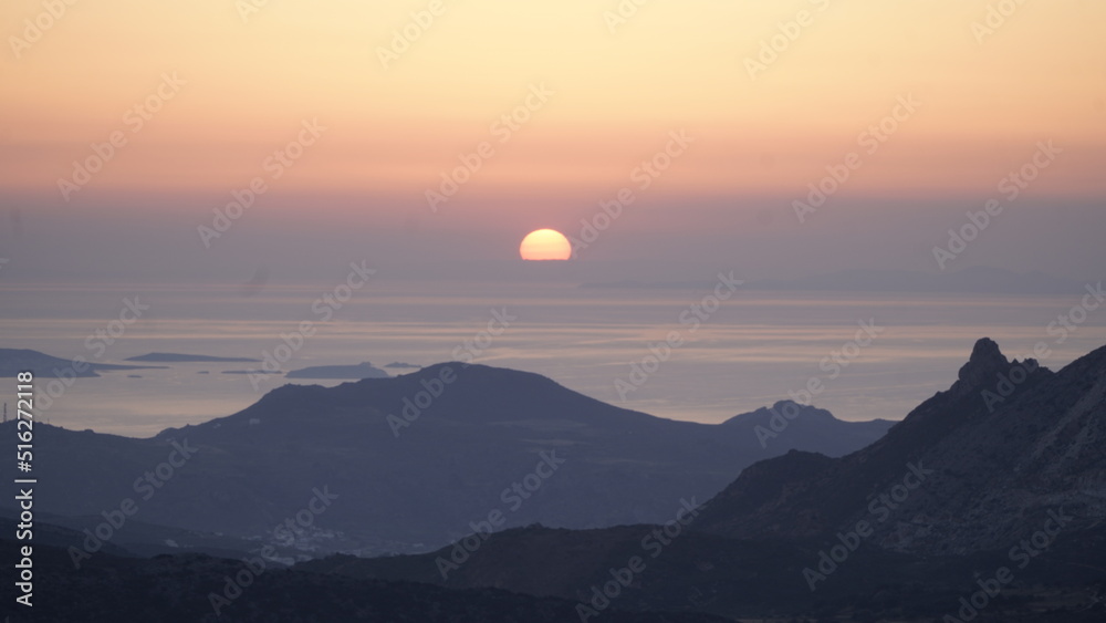 Schöner Sonnenuntergang mit Berg und Meer Blick Schöner Sonnenuntergang mit Berg und Meer Blick