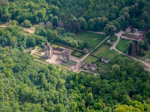 vue aérienne du château d'Alincourt dans l'Oise en France