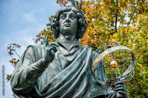 Tableau sur toile Statue of Nicholas Copernicus in Torun, Kuyavian-Pomeranian Voivodeship, Poland