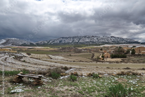 Paysage de campagne andalouse sous la neige.