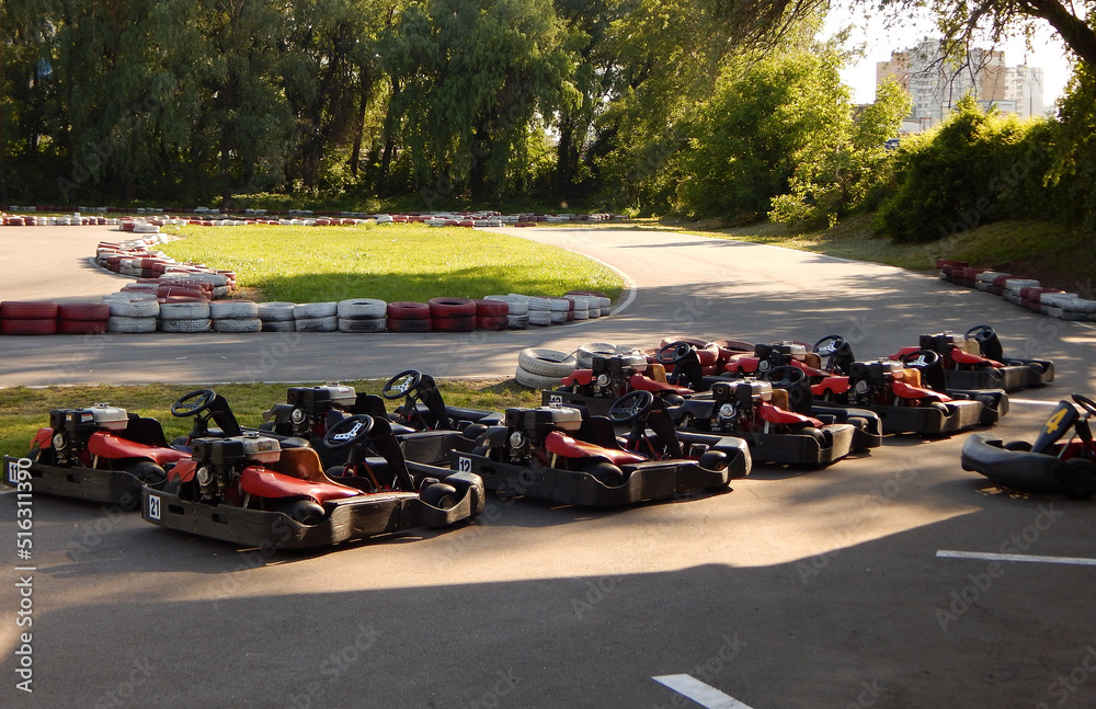 Obraz premium Karts Lined Up In Order At The Start Of The Go-karting Circuit 