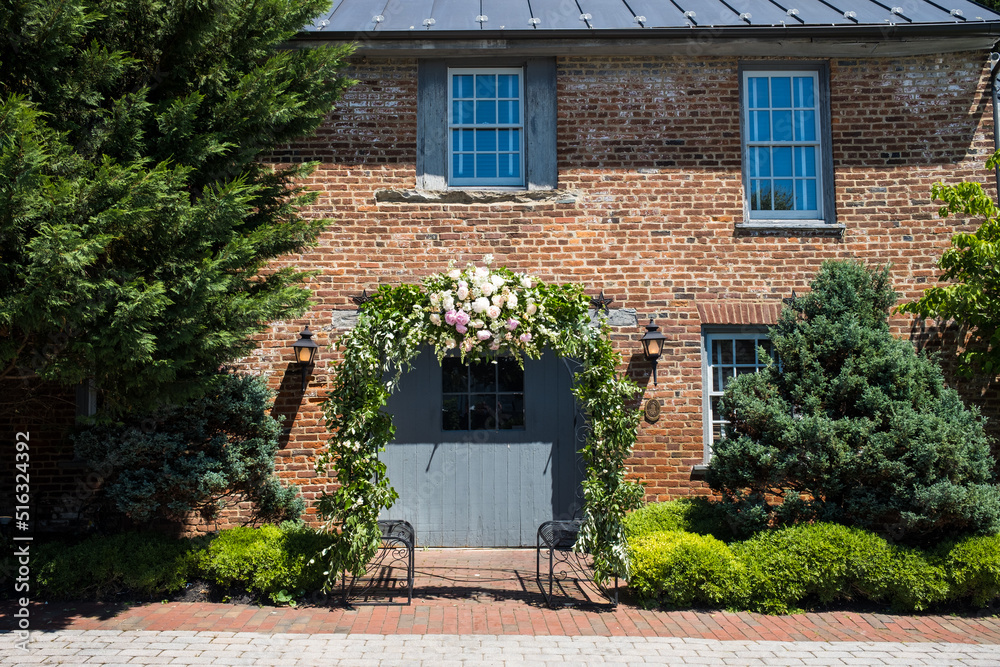 Obraz premium Wedding Ceremony Site with Flower Archway