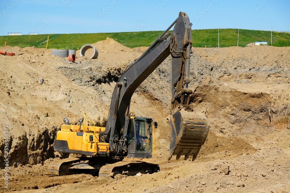 Obraz premium Working excavator at construction site