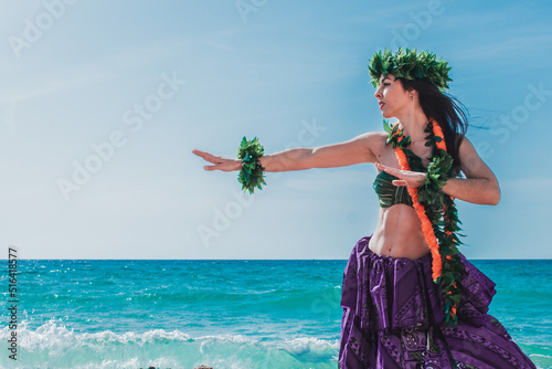 Tableau sur toile Hula dancer on the beach