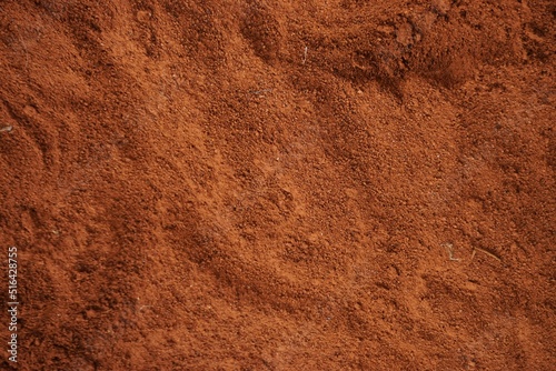 Rot-braune Sandfläche mit Muster