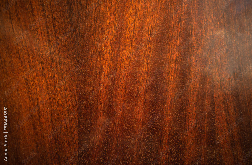 Obraz premium Photo of the texture of mahogany furniture in the style of the 70s. Lacquered table top.