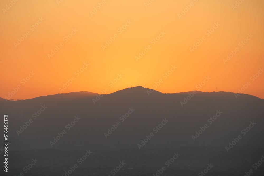 日没直後の、山のシルエット