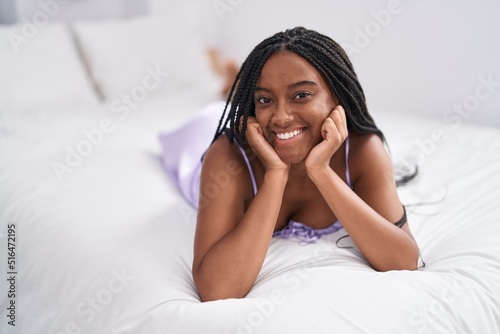 Canvastavla African american woman smiling confident lying on bed at bedroom