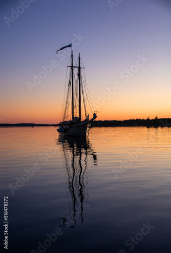 Fototapeta Naklejka Na Ścianę i Meble -  sailboat at sunset