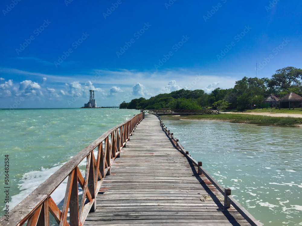 Fototapeta premium Wooden bridge above the sea 